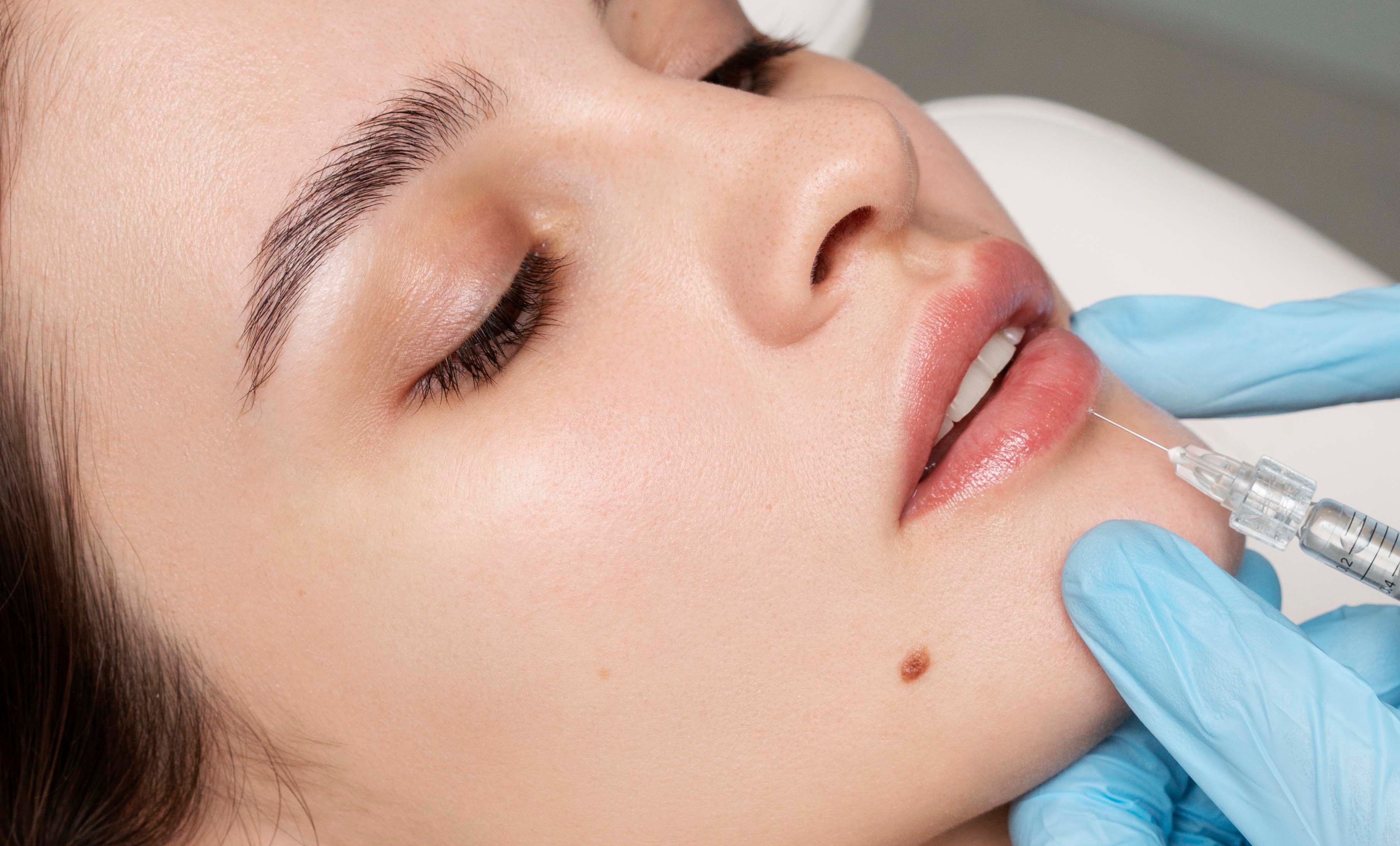 شونډو د ښکلا د پیچکاری اروین د جلدی شفاخانه کې